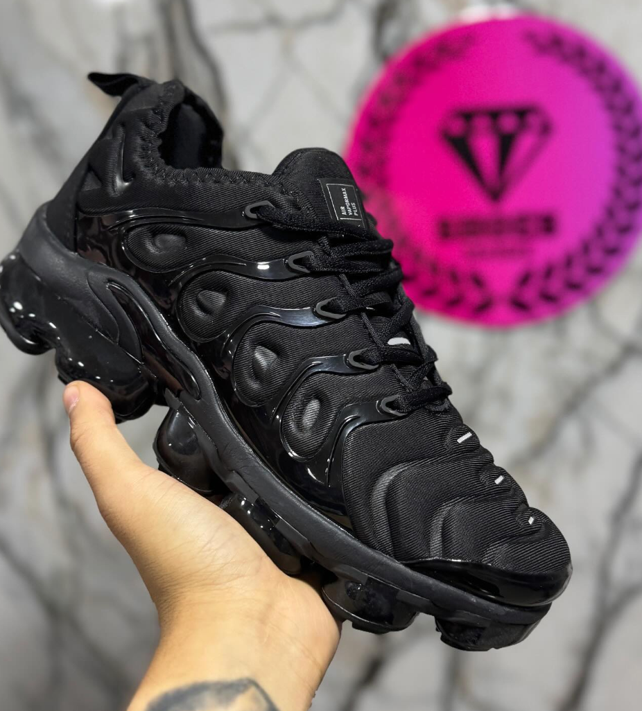 NIKE VAPORMAX PLUS