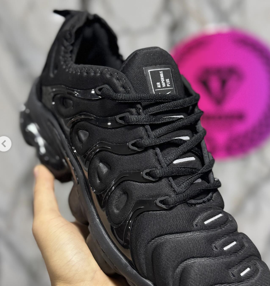 NIKE VAPORMAX PLUS