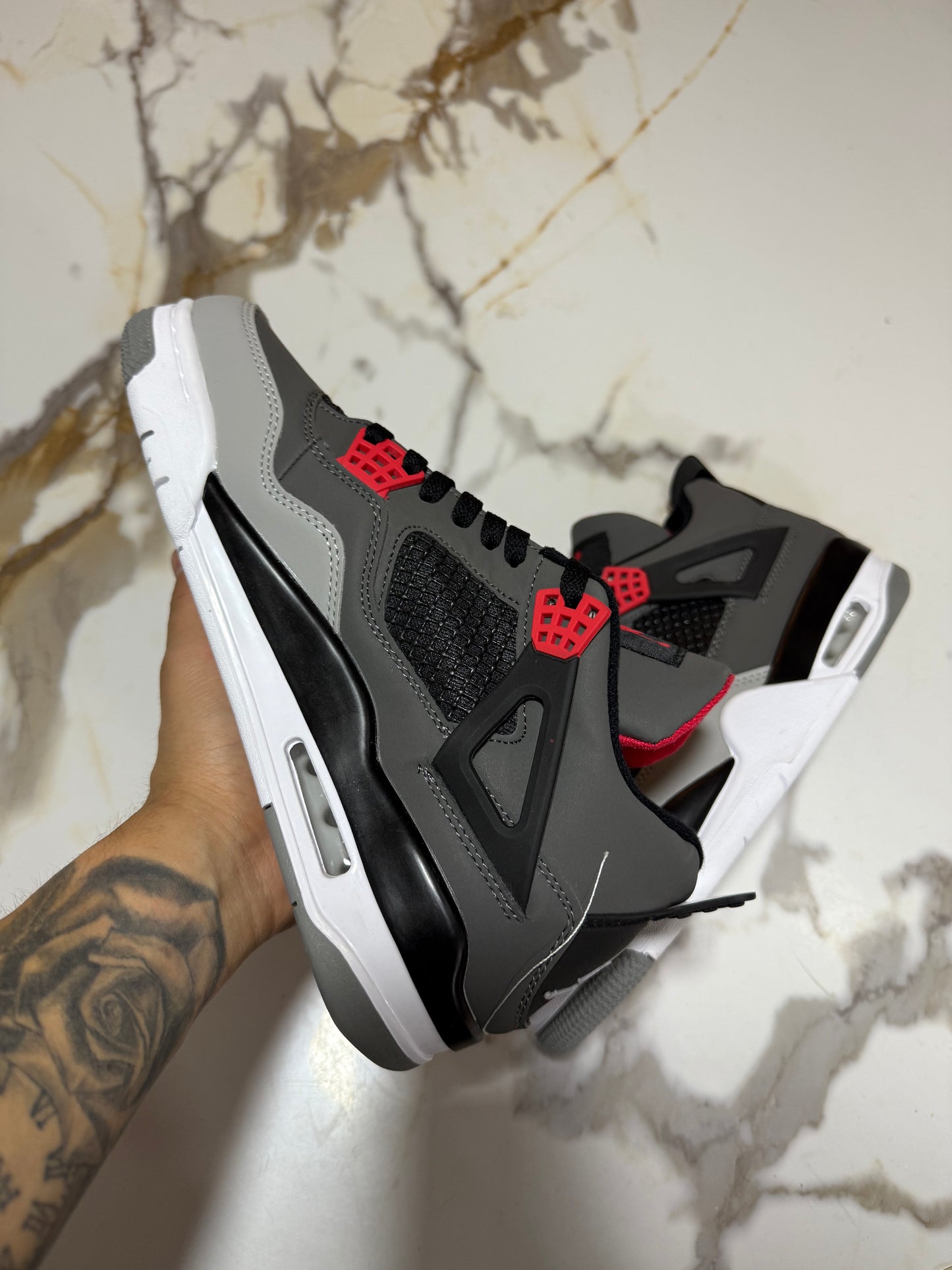 JORDAN RETRO 4