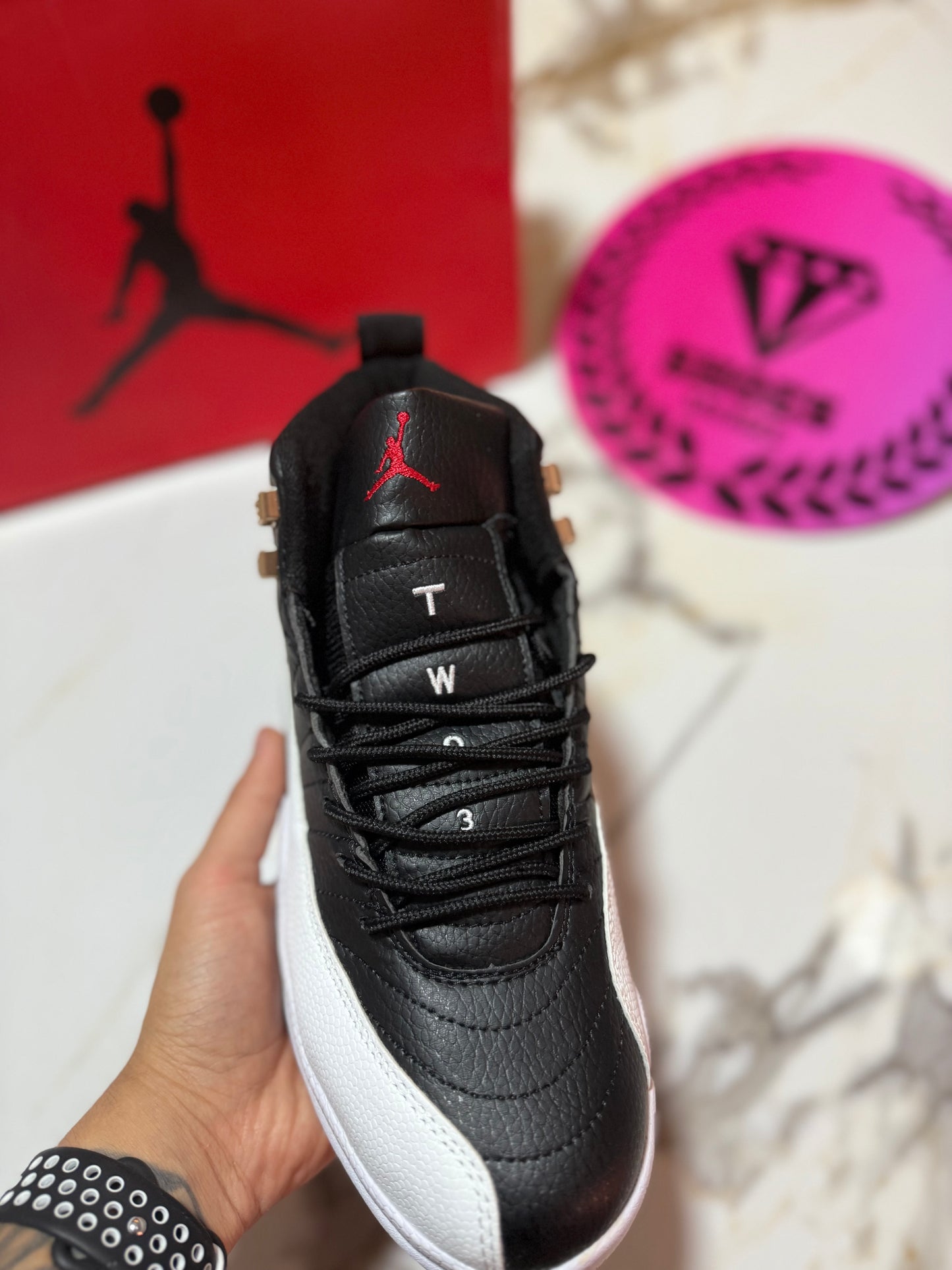 JORDAN RETRO 12