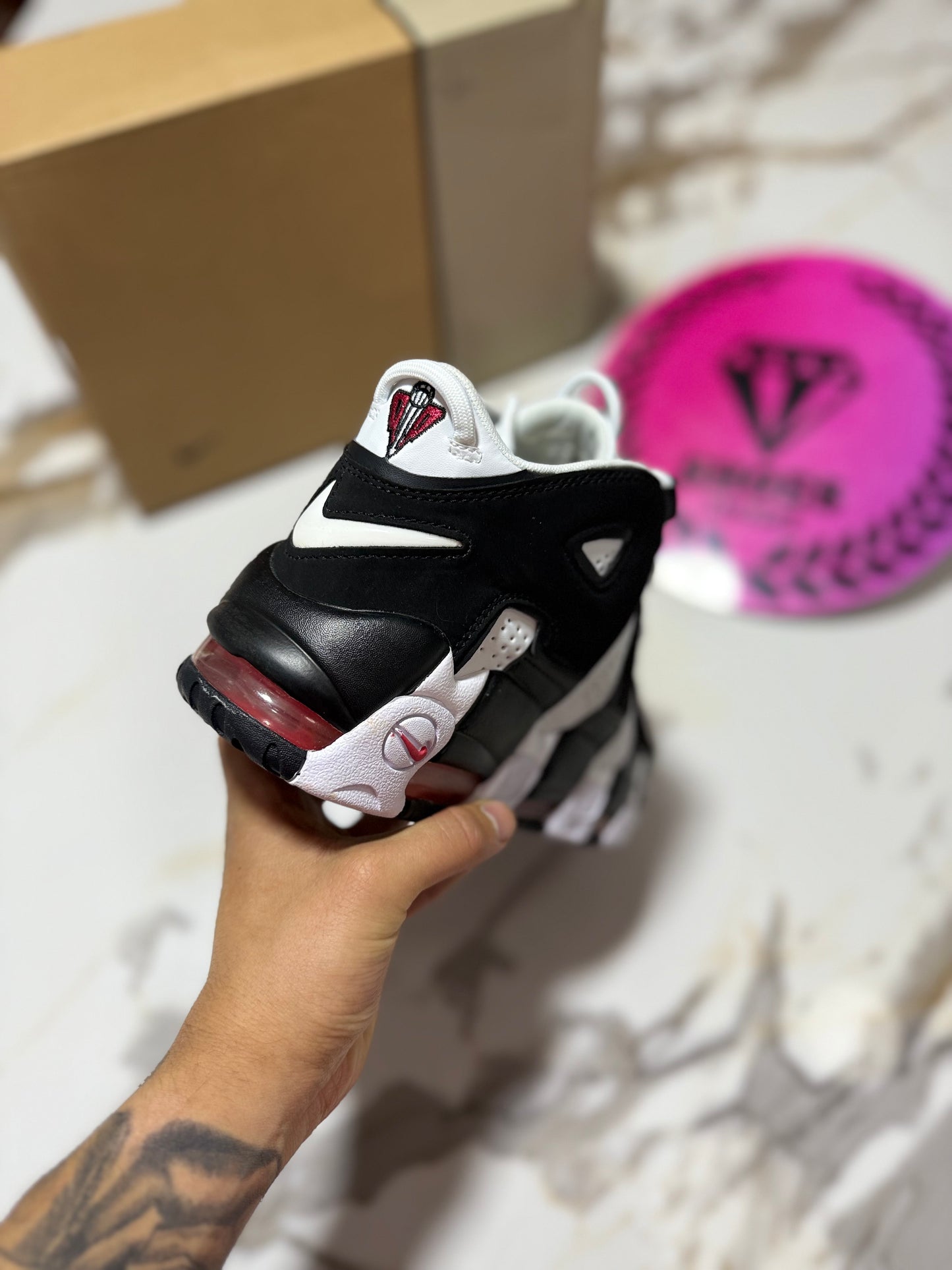 NIKE AIR UPTEMPO