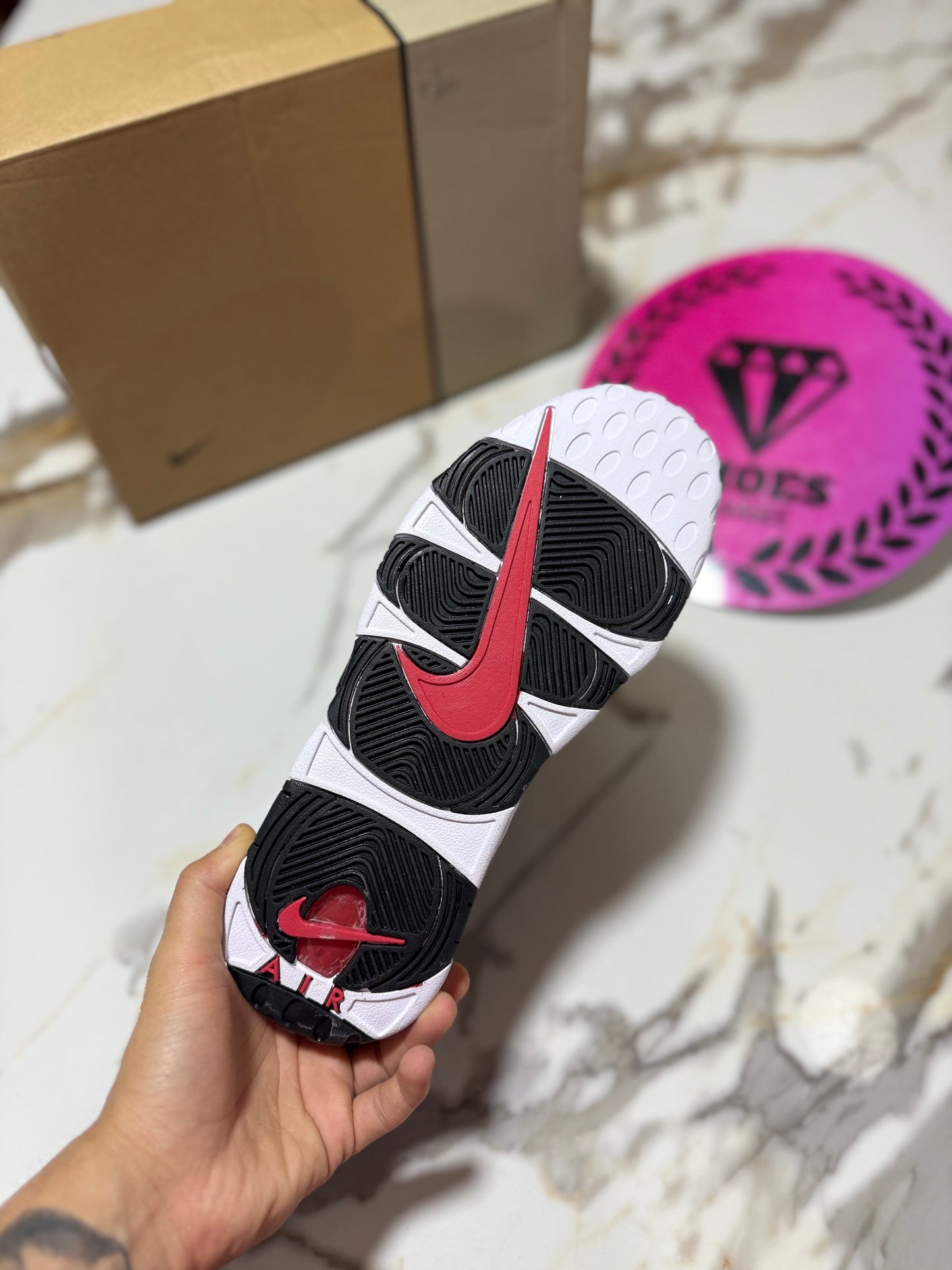 NIKE AIR UPTEMPO