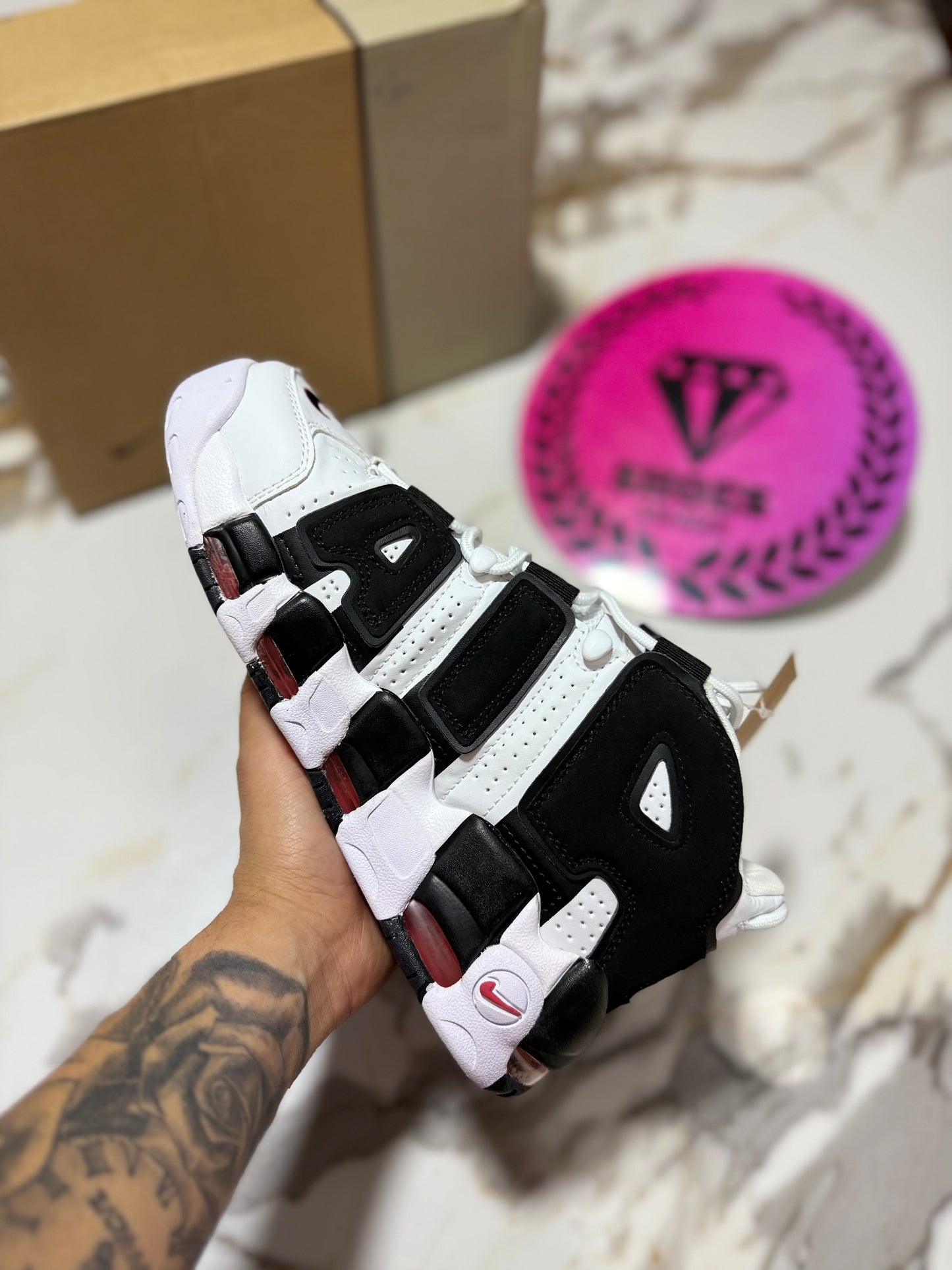 NIKE AIR UPTEMPO