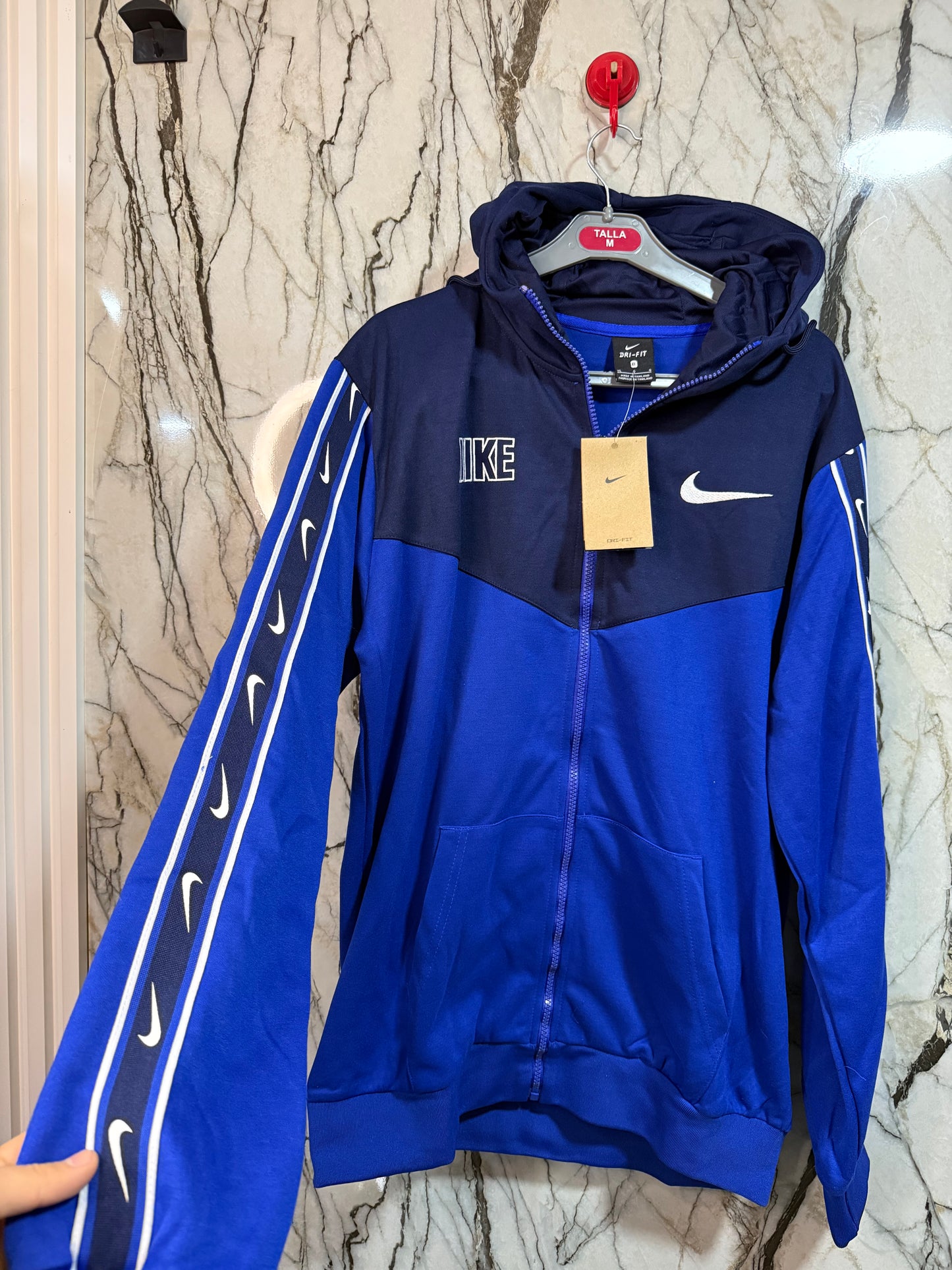 BUZO NIKE