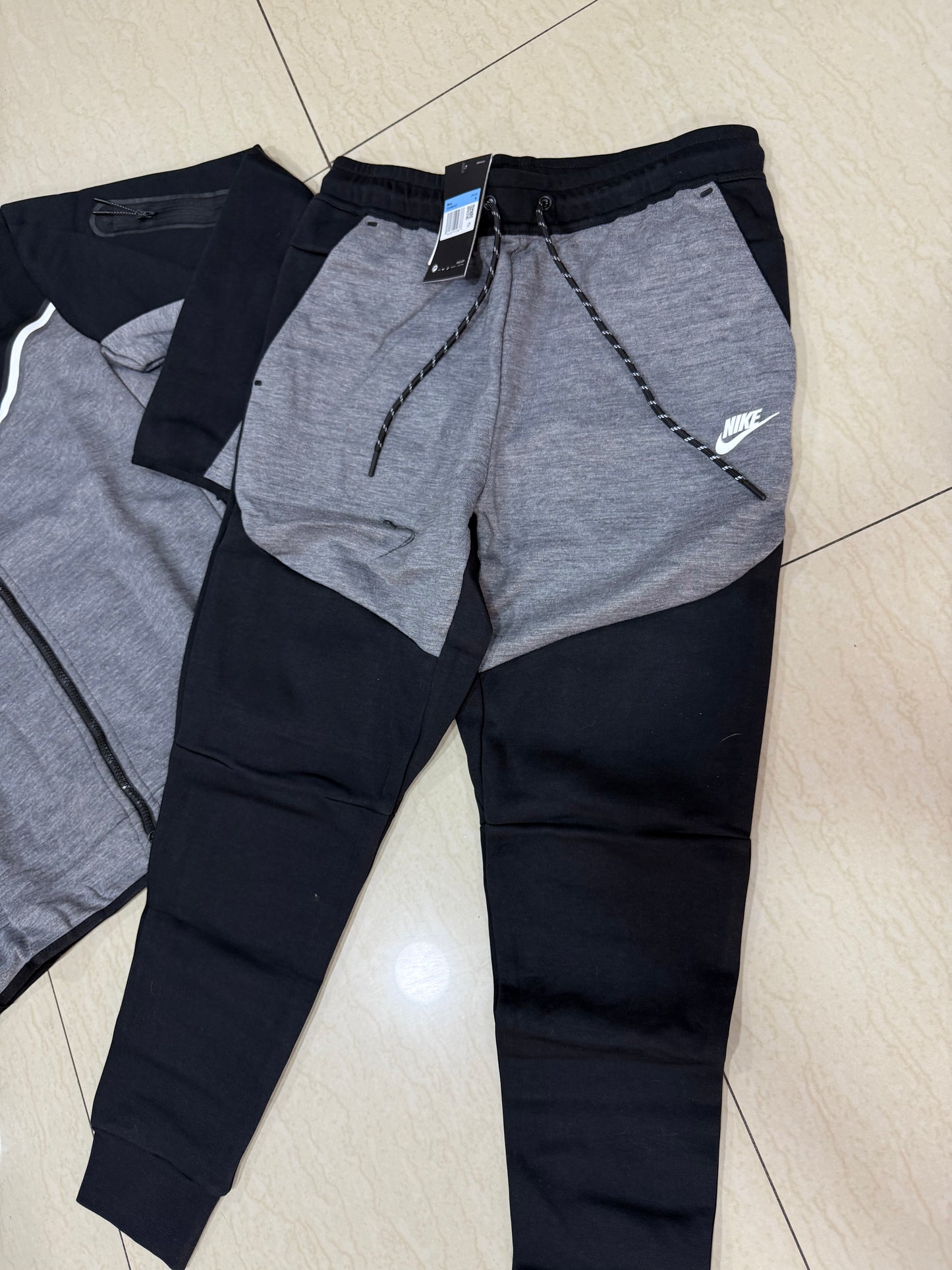 BUZO NIKE TECH