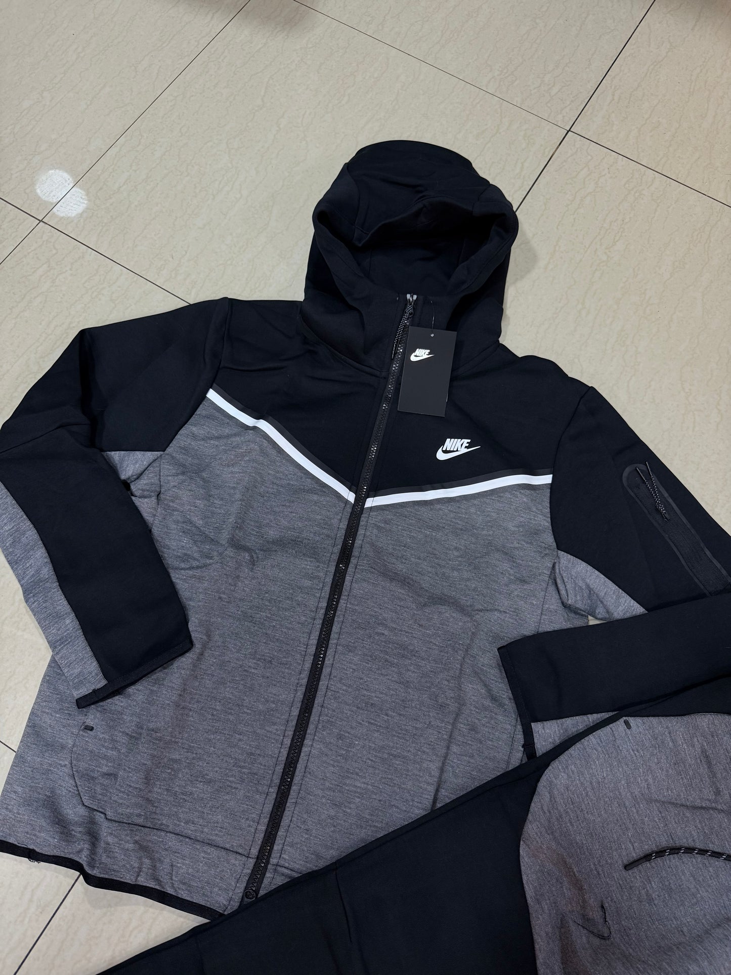 BUZO NIKE TECH