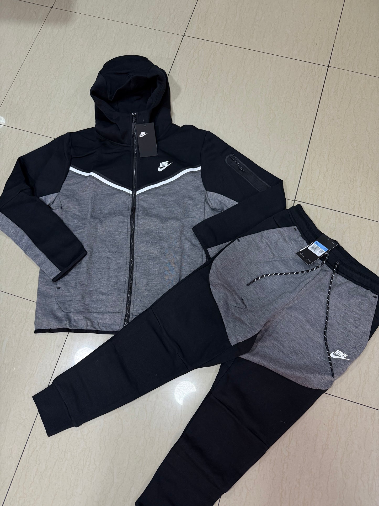 BUZO NIKE TECH