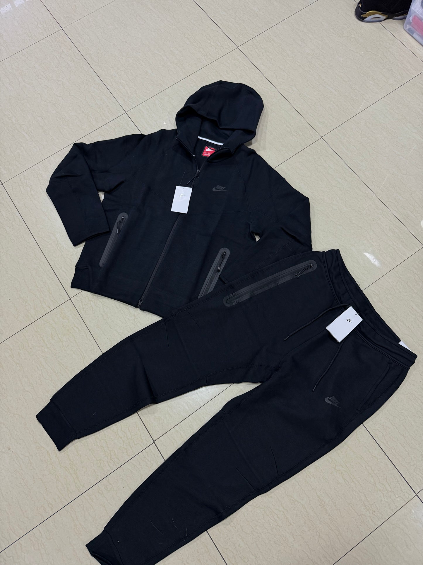 BUZO NIKE TECH FLECEE