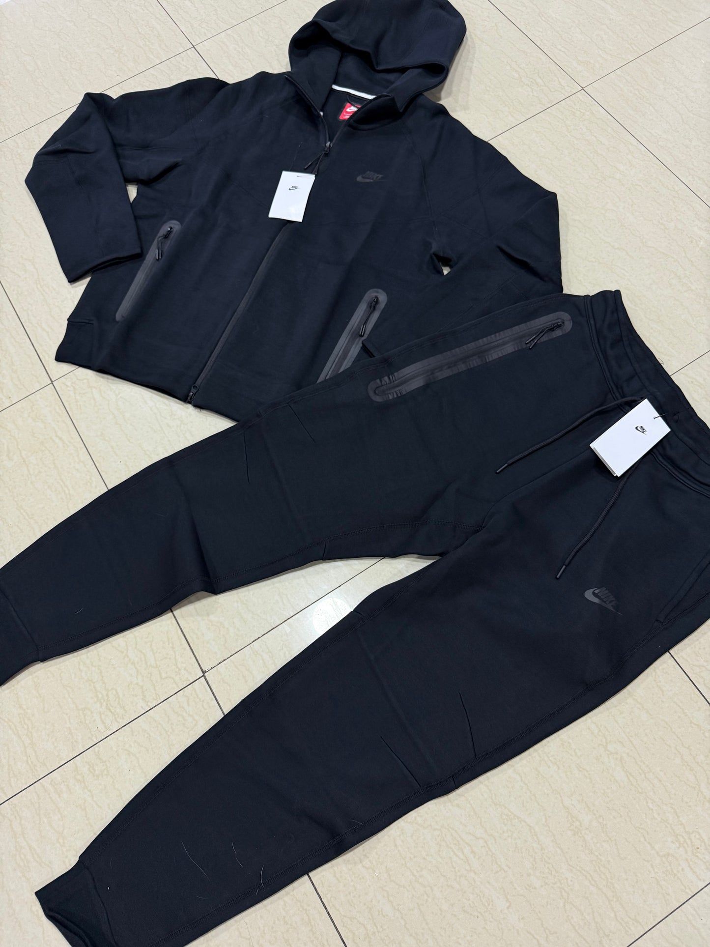 BUZO NIKE TECH FLECEE