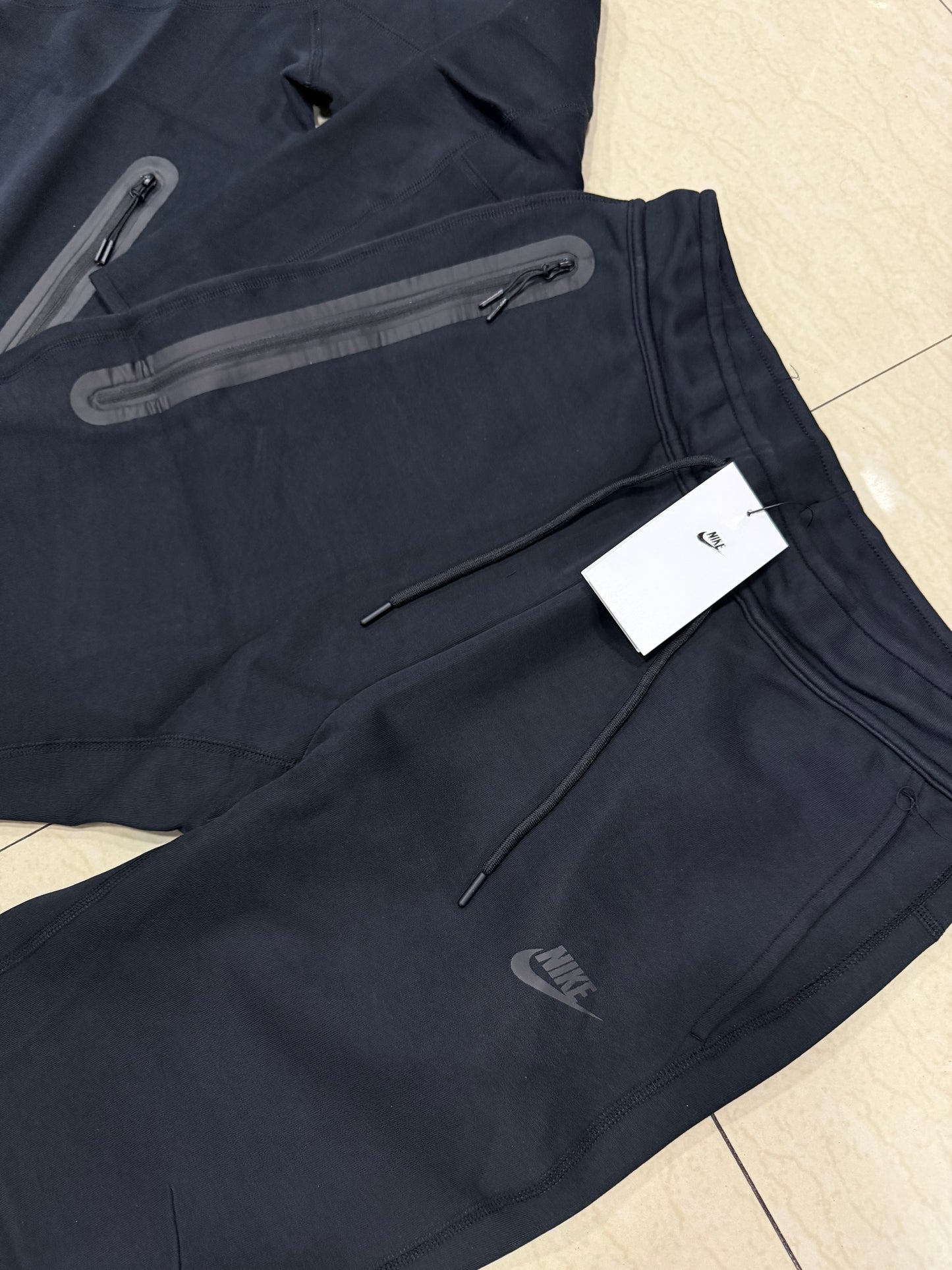 BUZO NIKE TECH FLECEE
