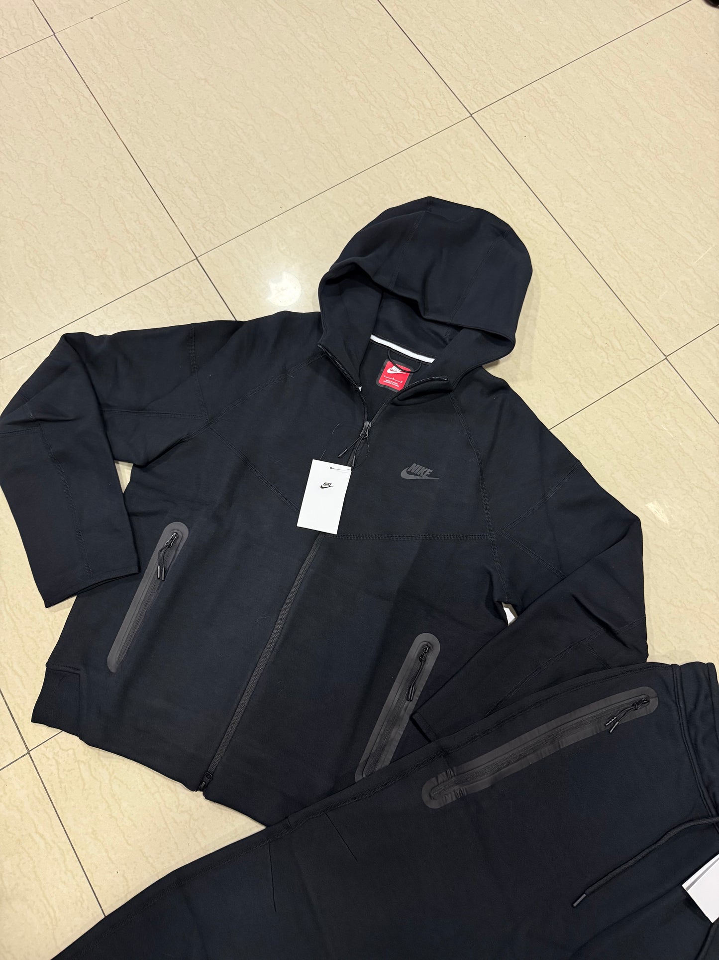 BUZO NIKE TECH FLECEE