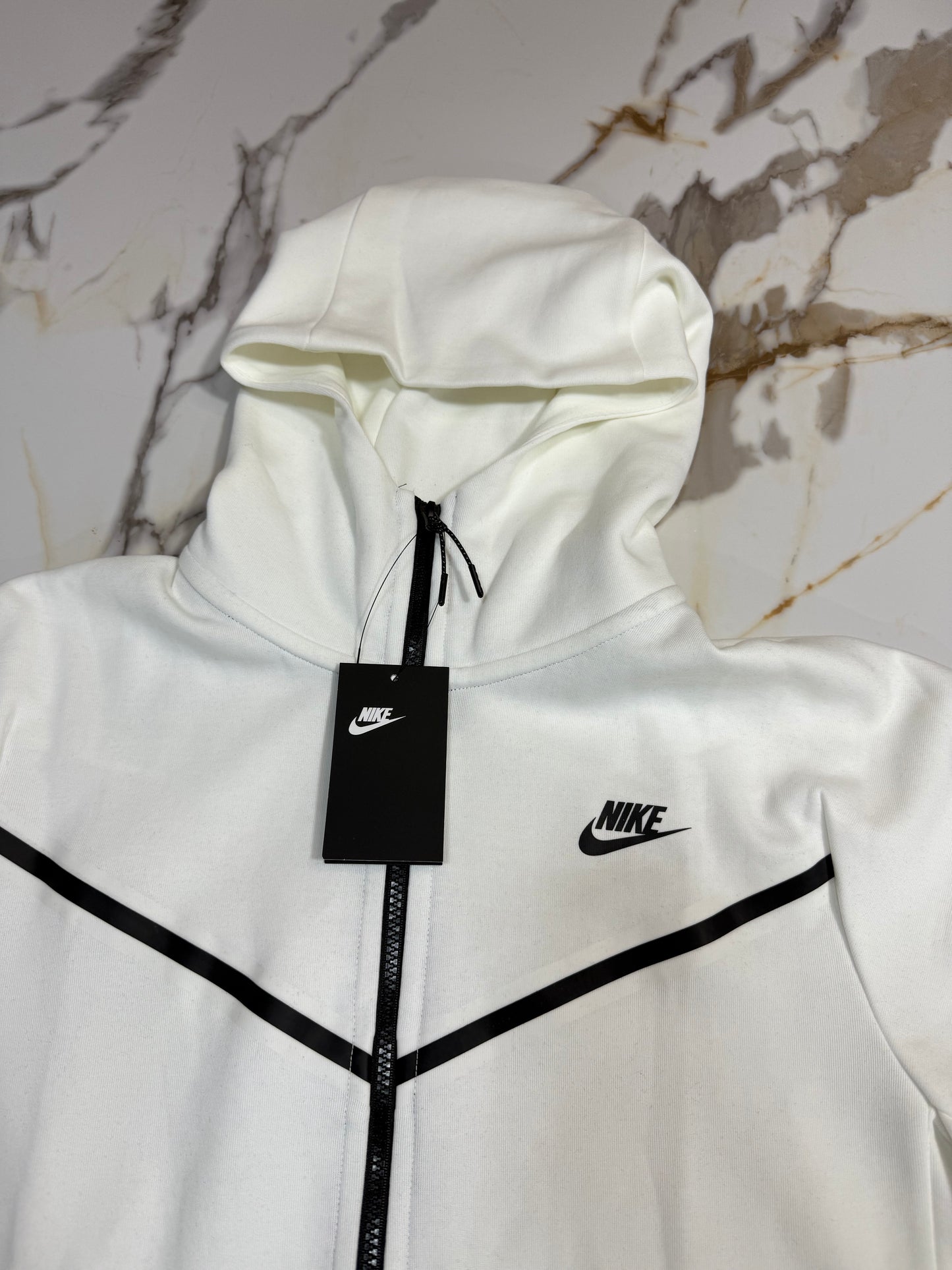 NIKE TECH