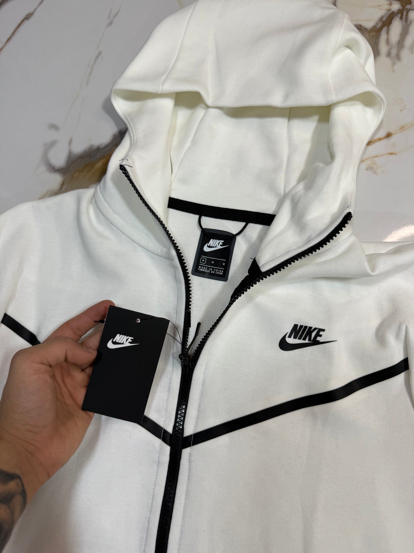 NIKE TECH
