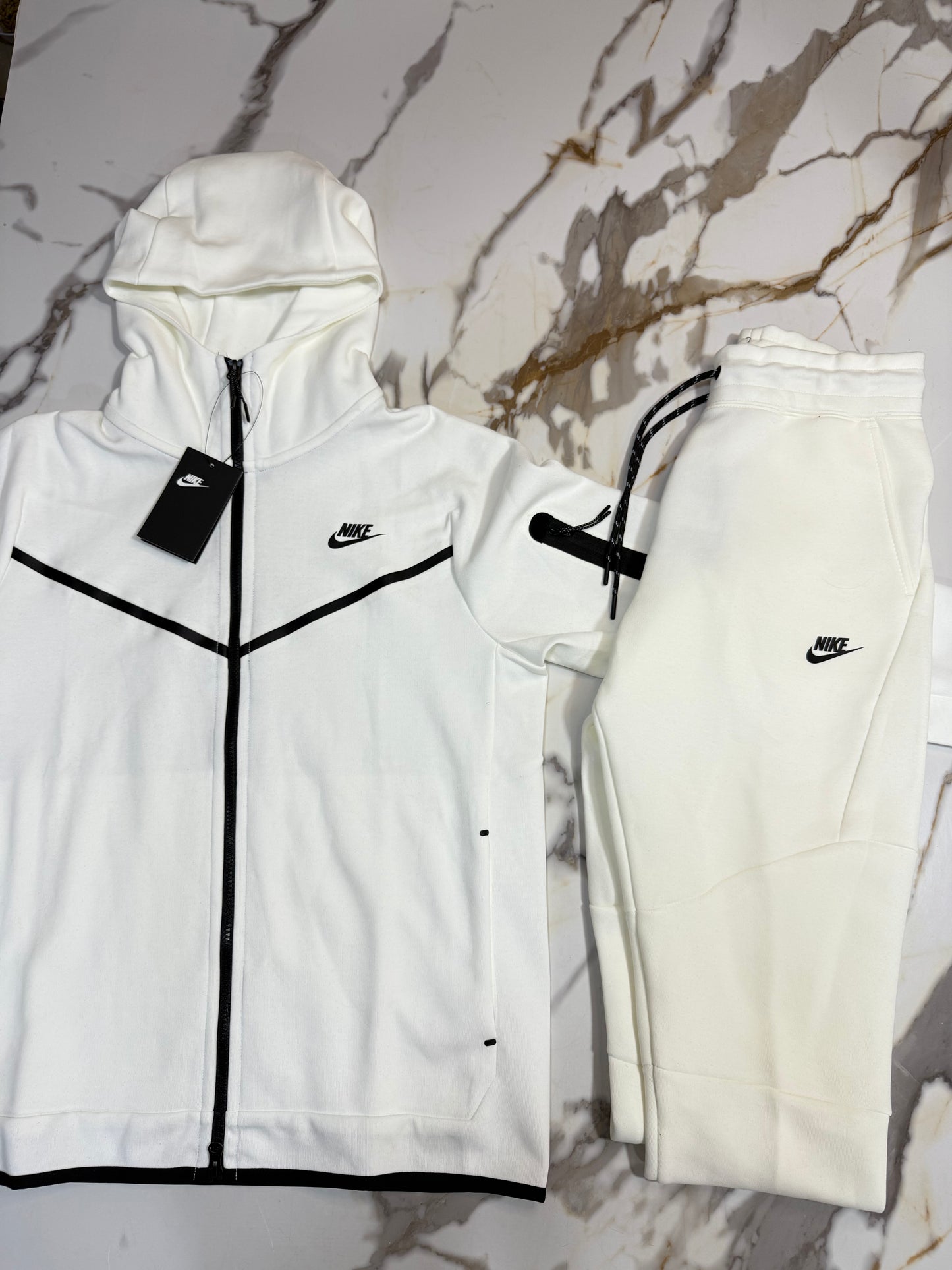 NIKE TECH