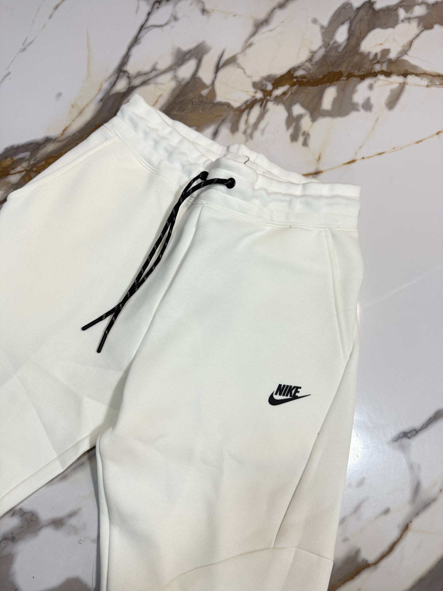 NIKE TECH
