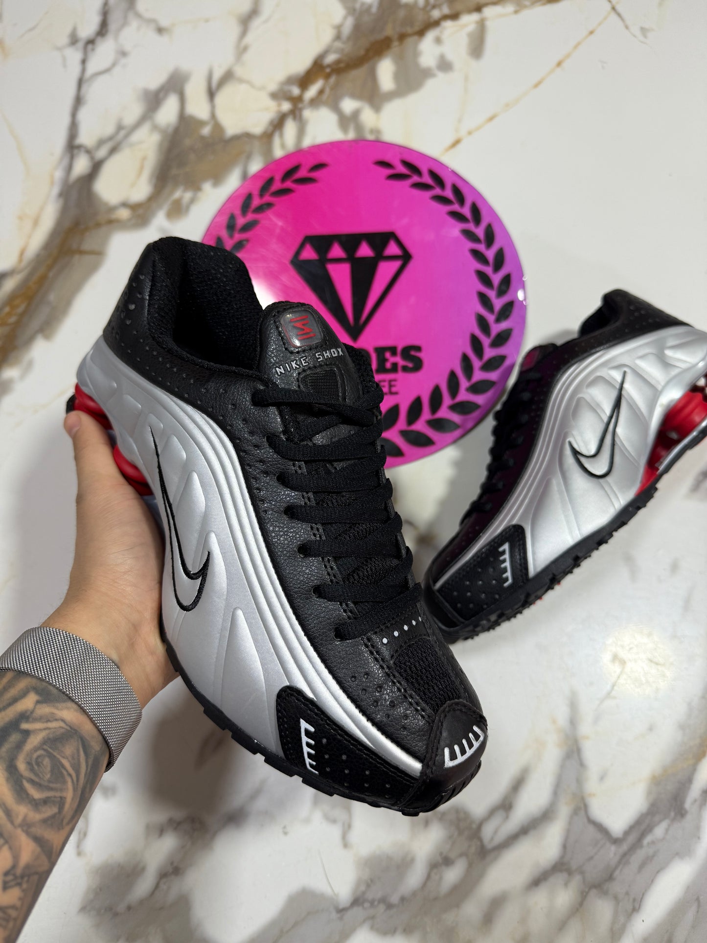 NIKE SHOX R4