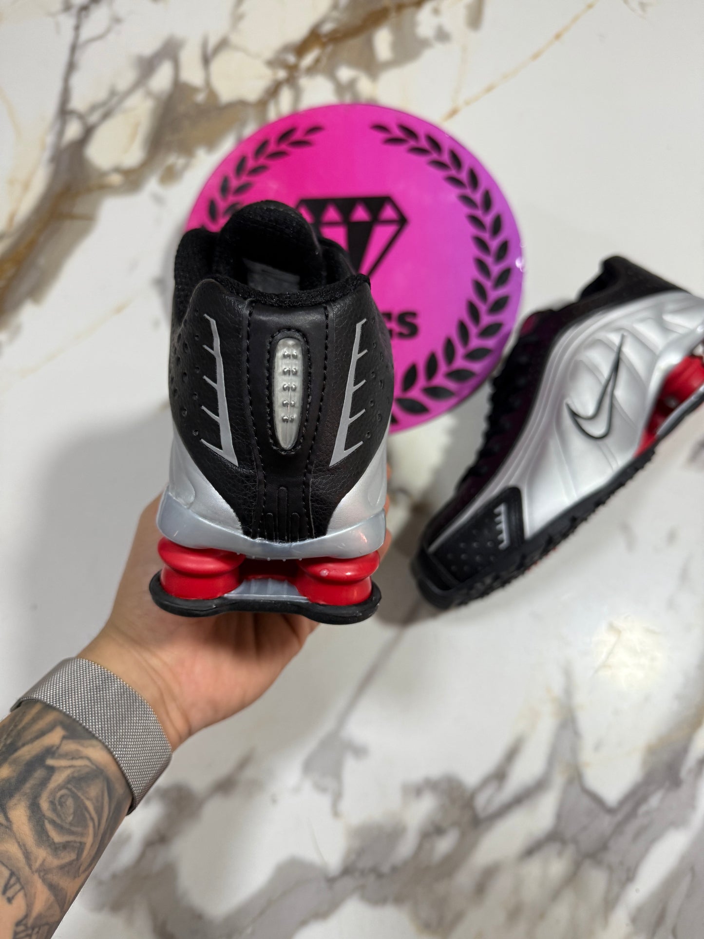 NIKE SHOX R4