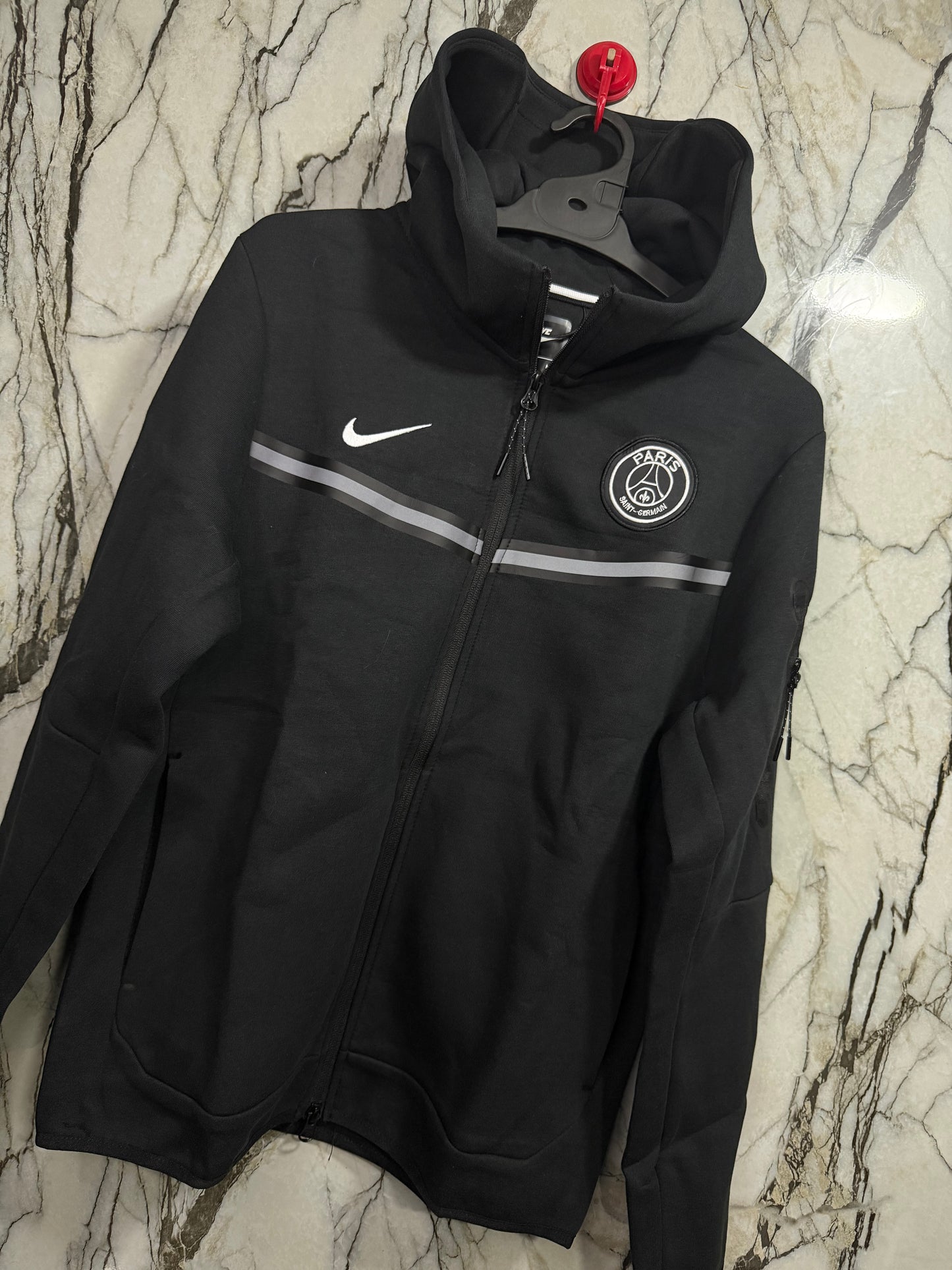 BUZO NIKE TECH X PARIS