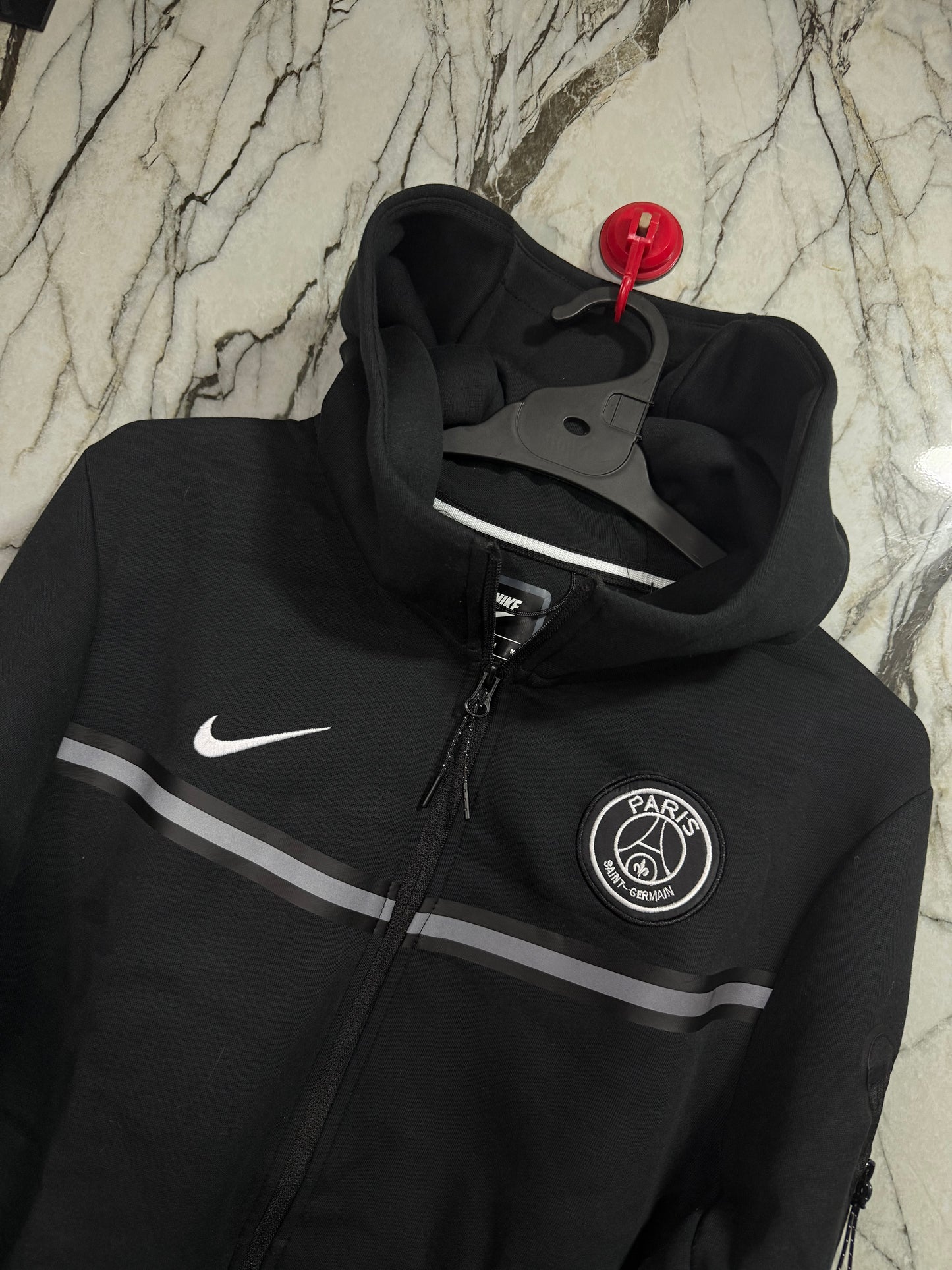 BUZO NIKE TECH X PARIS