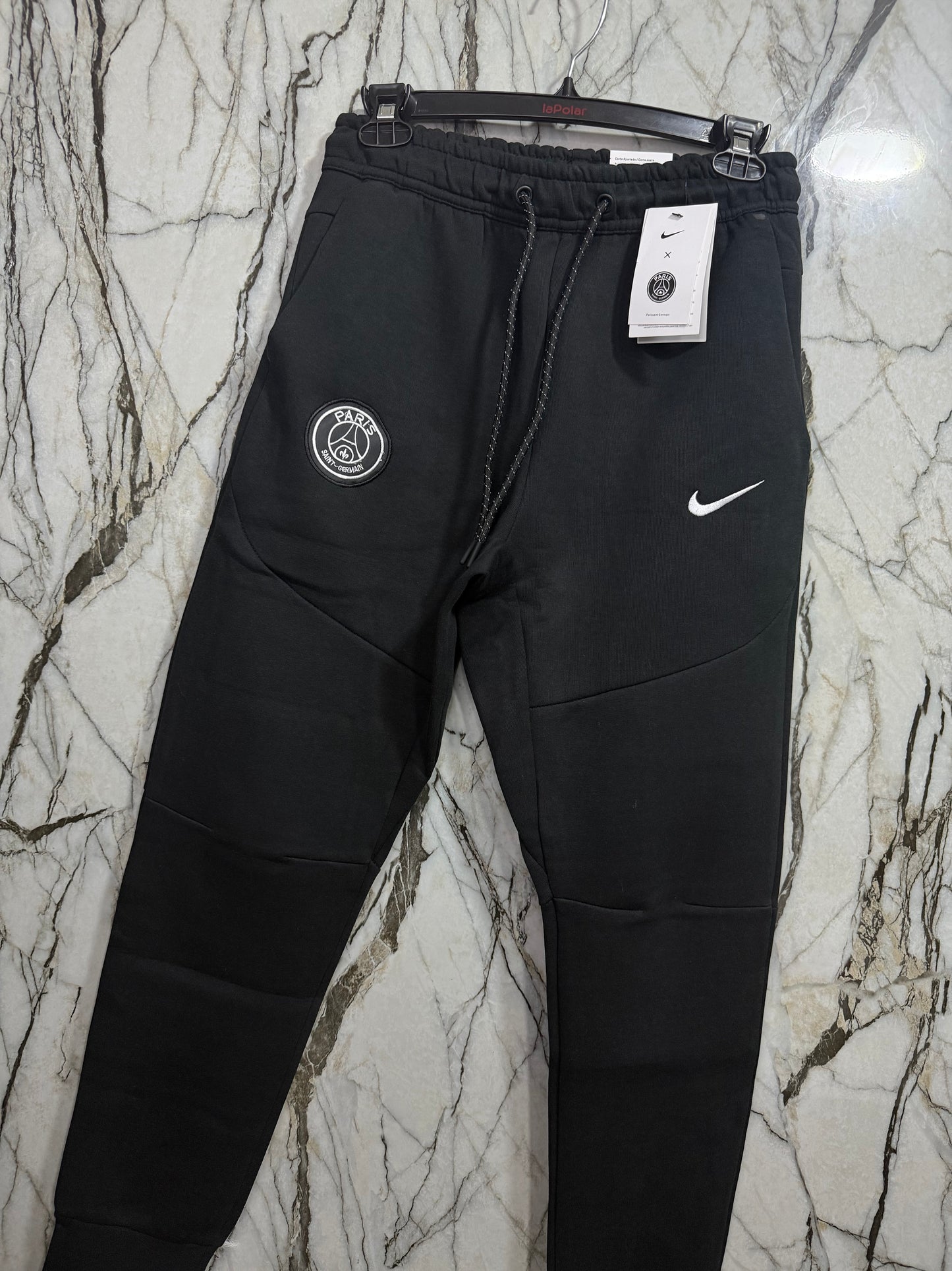 BUZO NIKE TECH X PARIS