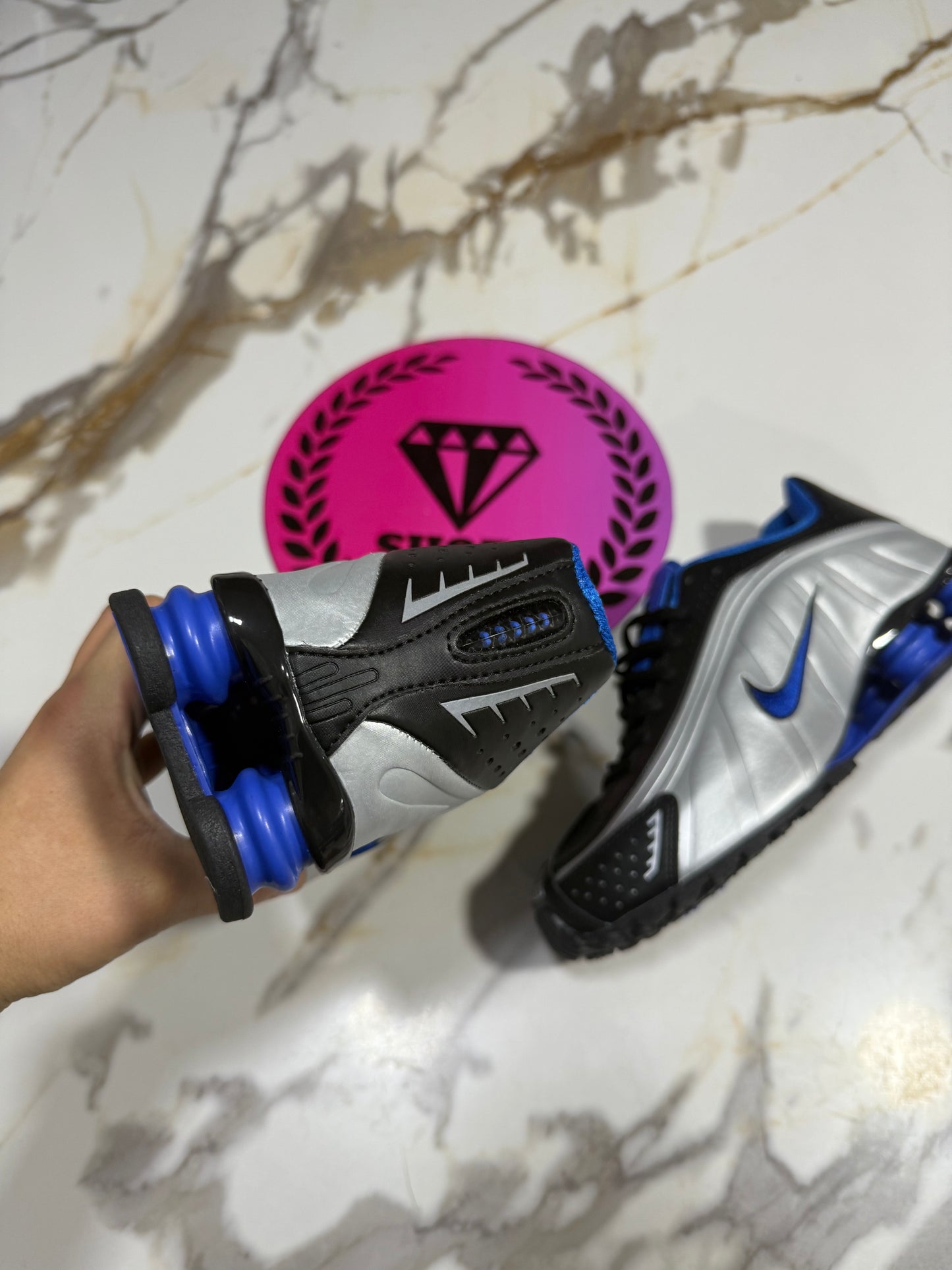 NIKE SHOX R4