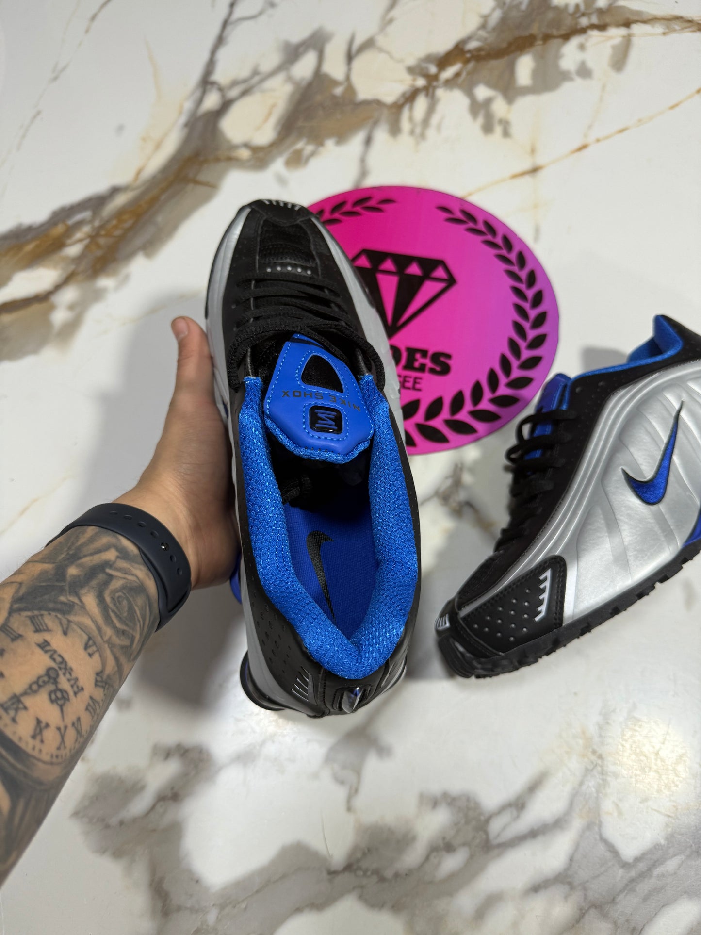 NIKE SHOX R4