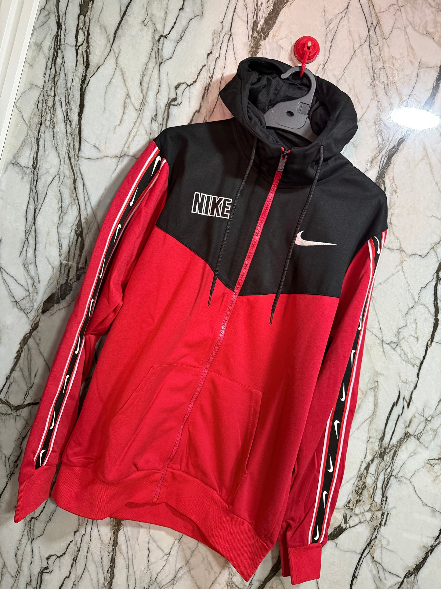 BUZO NIKE