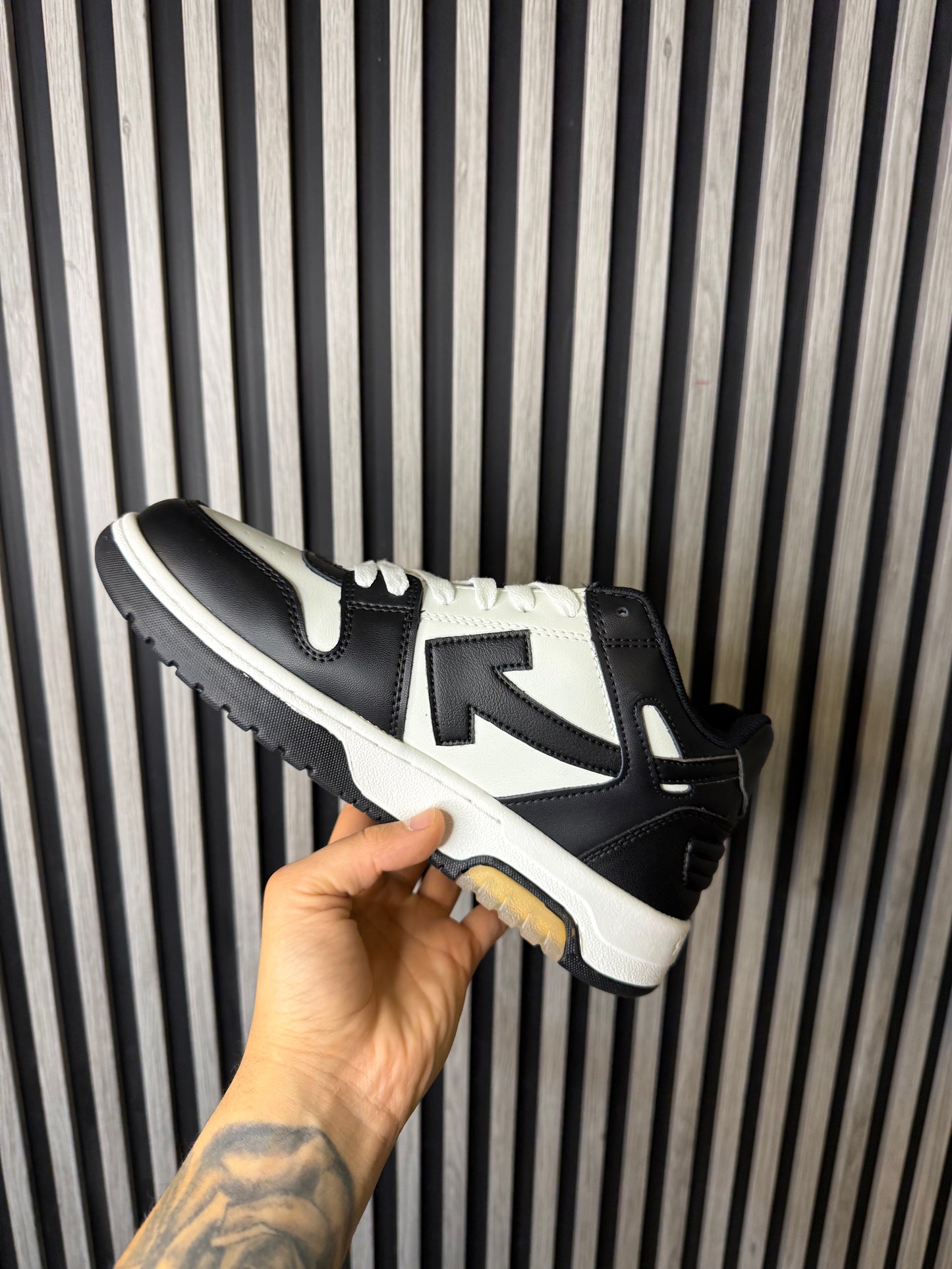 OFF WHITE