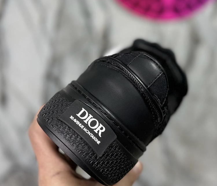 CHRISTIAN DIOR