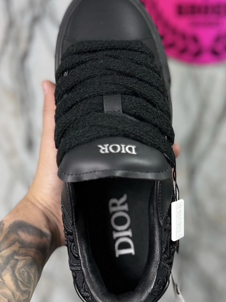 CHRISTIAN DIOR