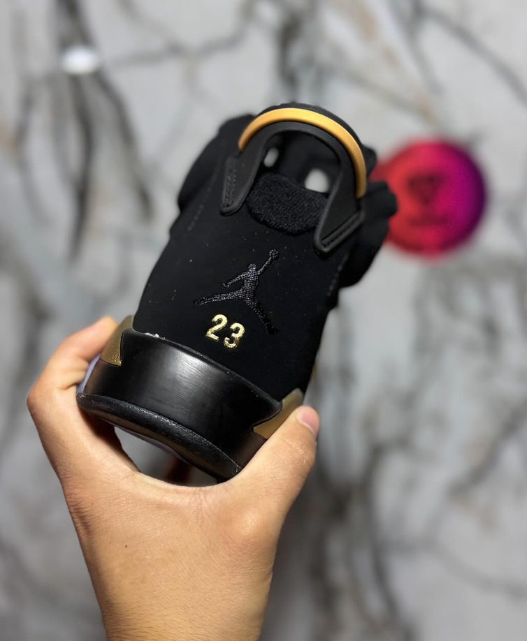 JORDAN RETRO 6