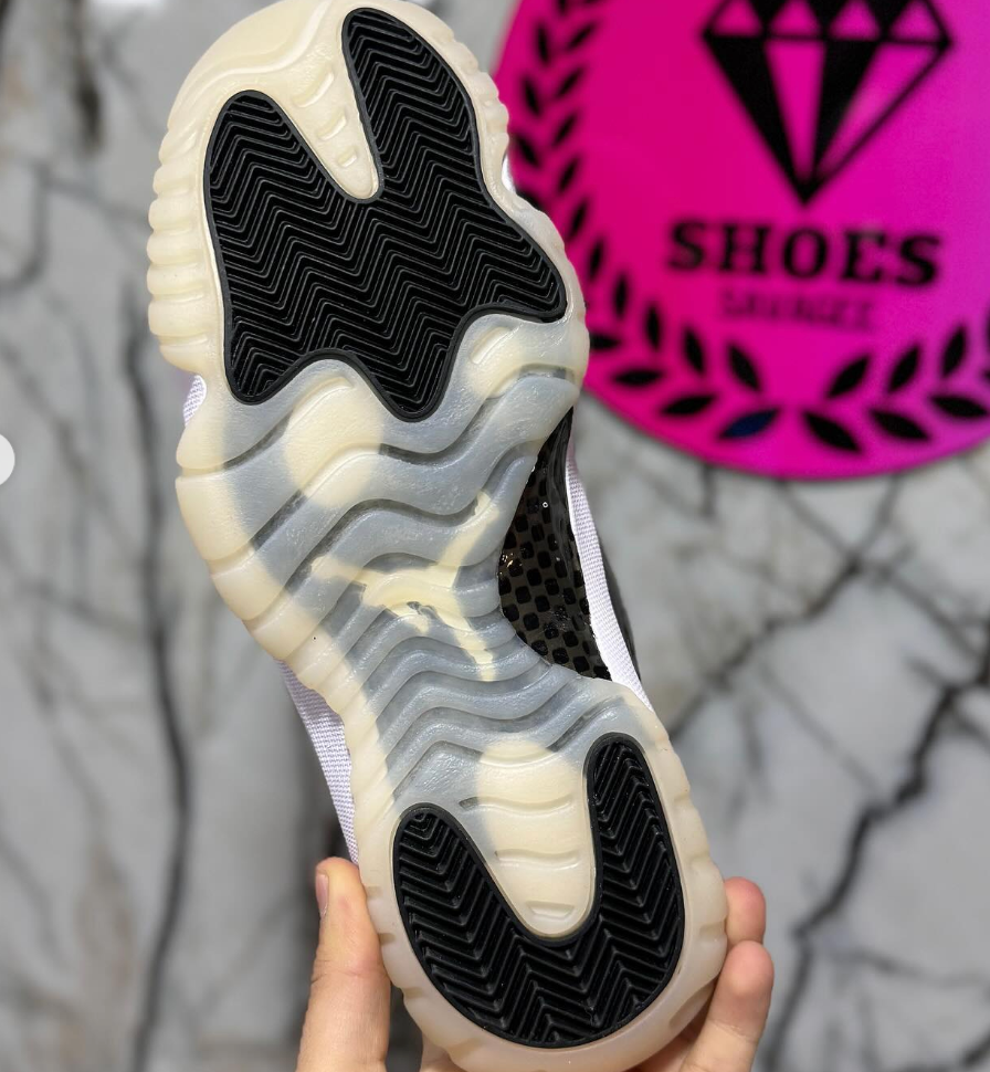 JORDAN RETRO 11