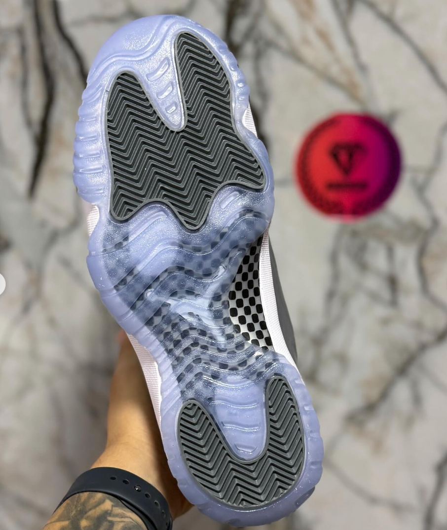 JORDAN RETRO 11