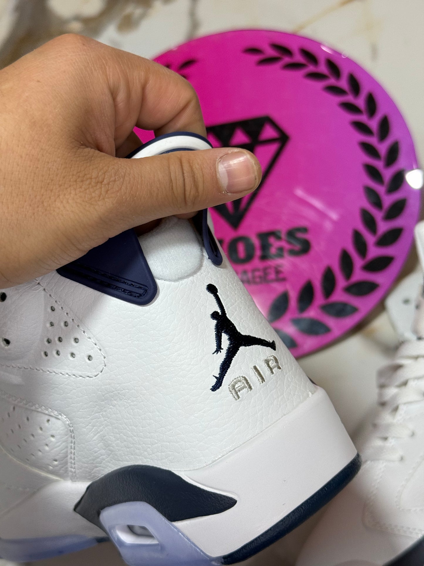 JORDAN RETRO 6