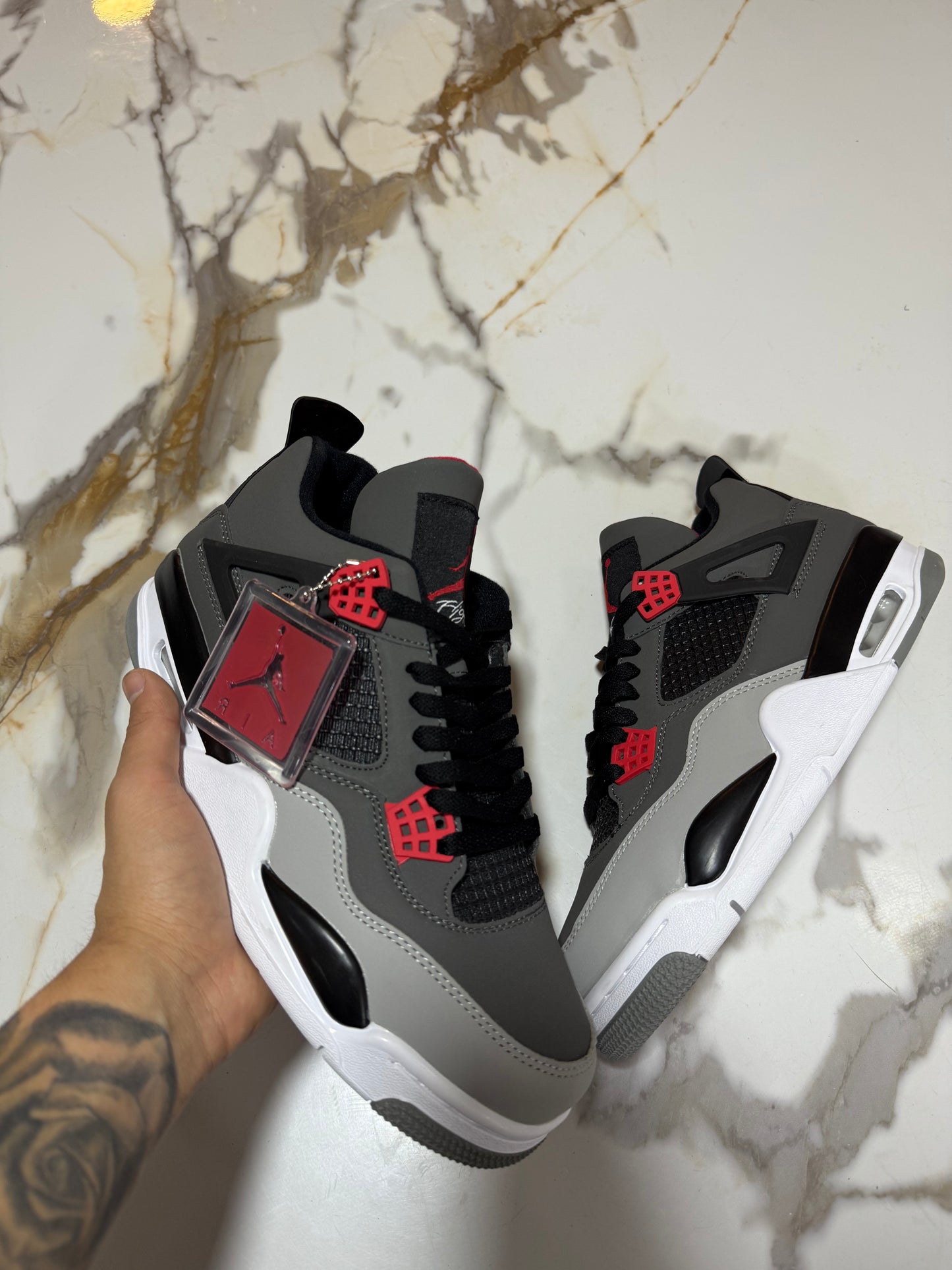 JORDAN RETRO 4
