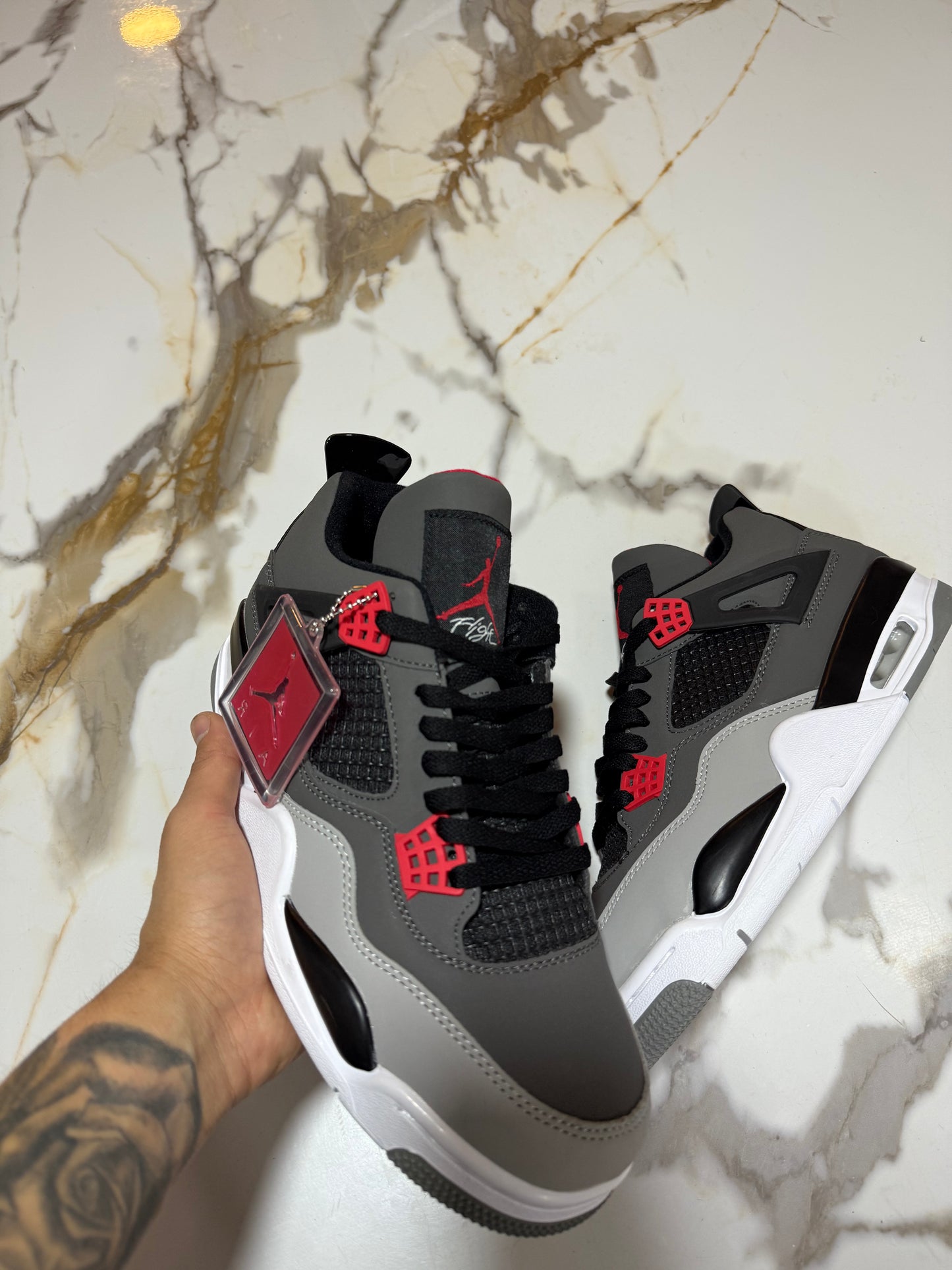 JORDAN RETRO 4