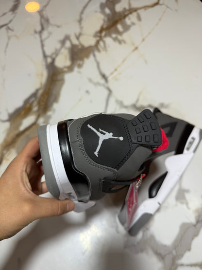 JORDAN RETRO 4