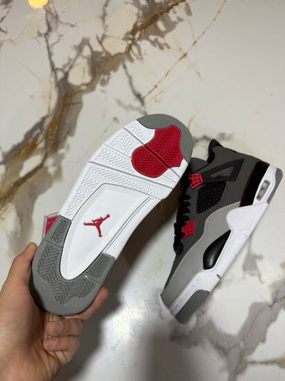 JORDAN RETRO 4