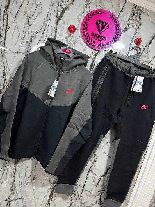 NIKE TECH
