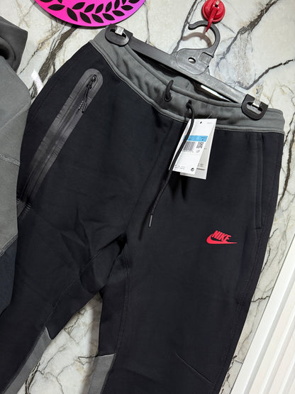 NIKE TECH