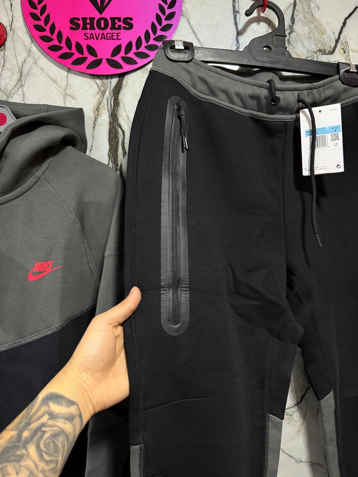 NIKE TECH