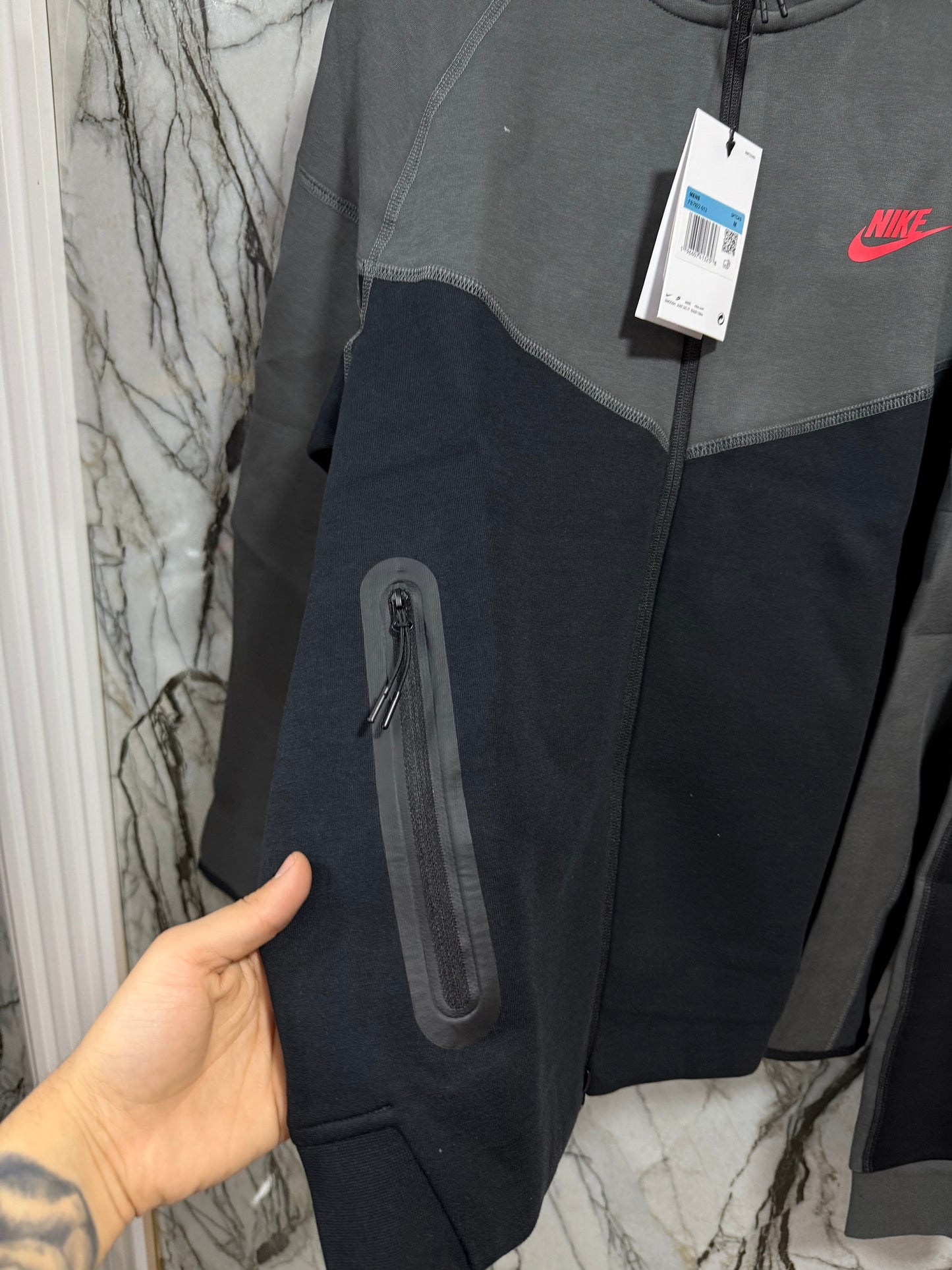 NIKE TECH