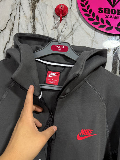 NIKE TECH