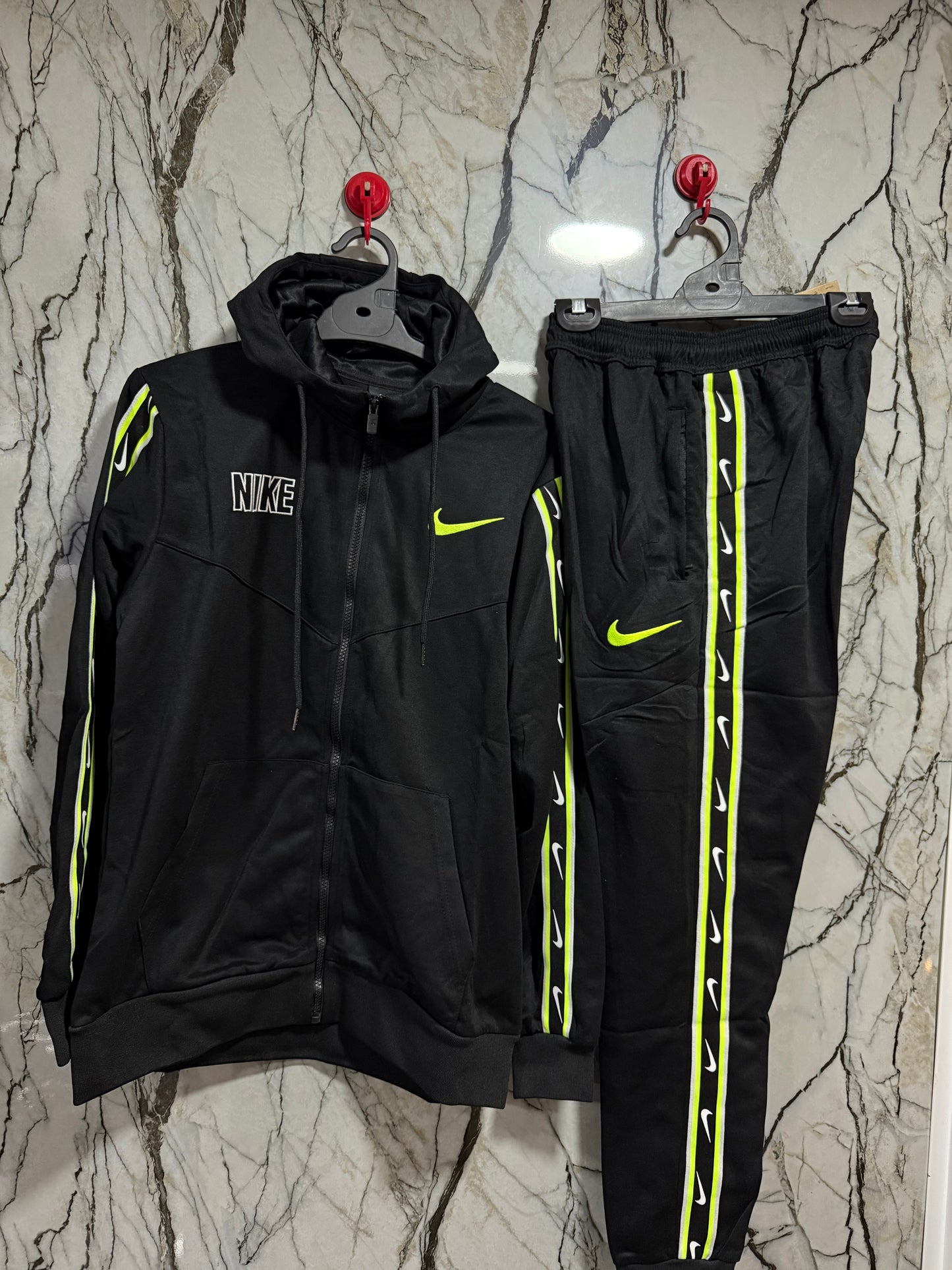 BUZO NIKE