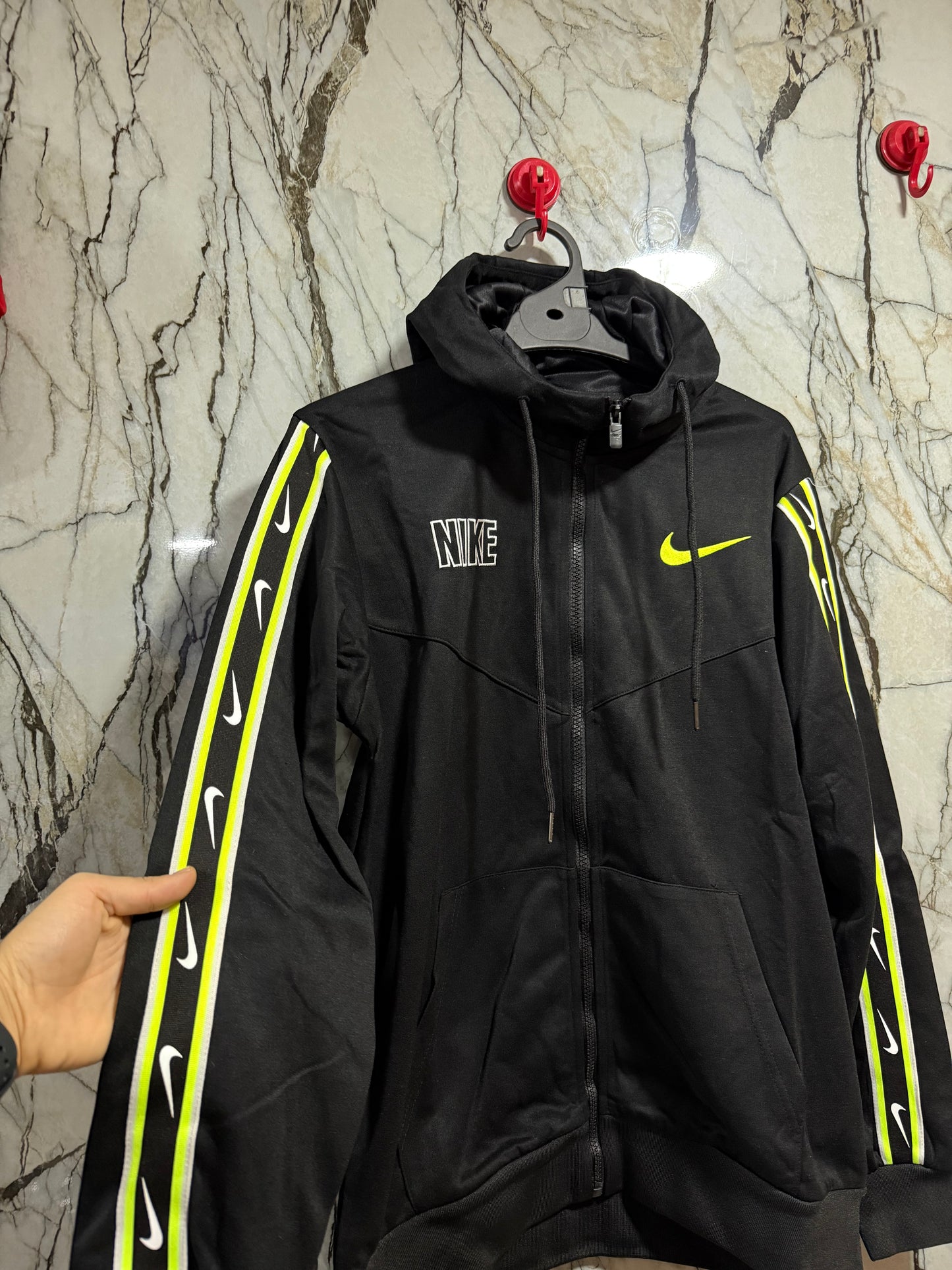 BUZO NIKE