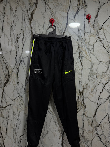 BUZO NIKE