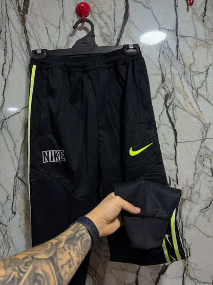 BUZO NIKE