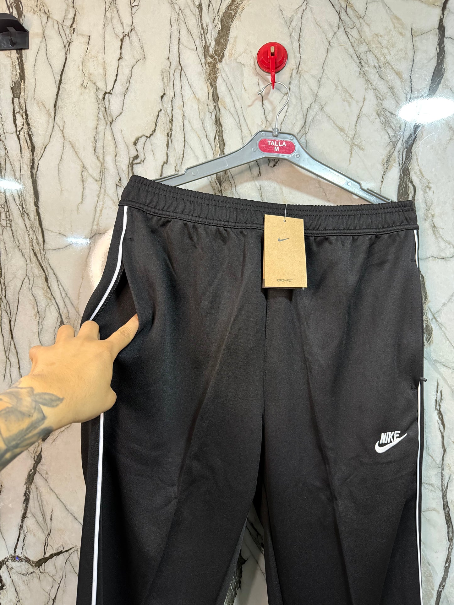 BUZO NIKE