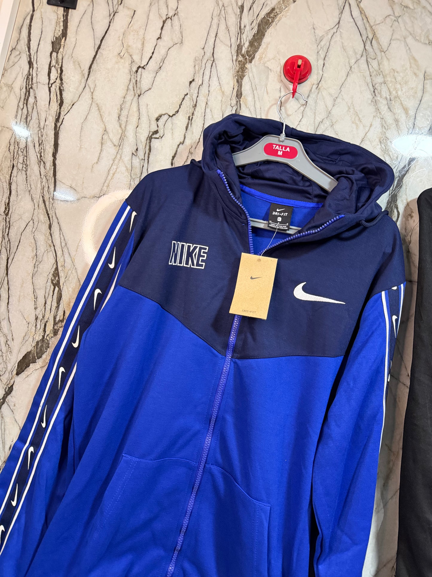 BUZO NIKE