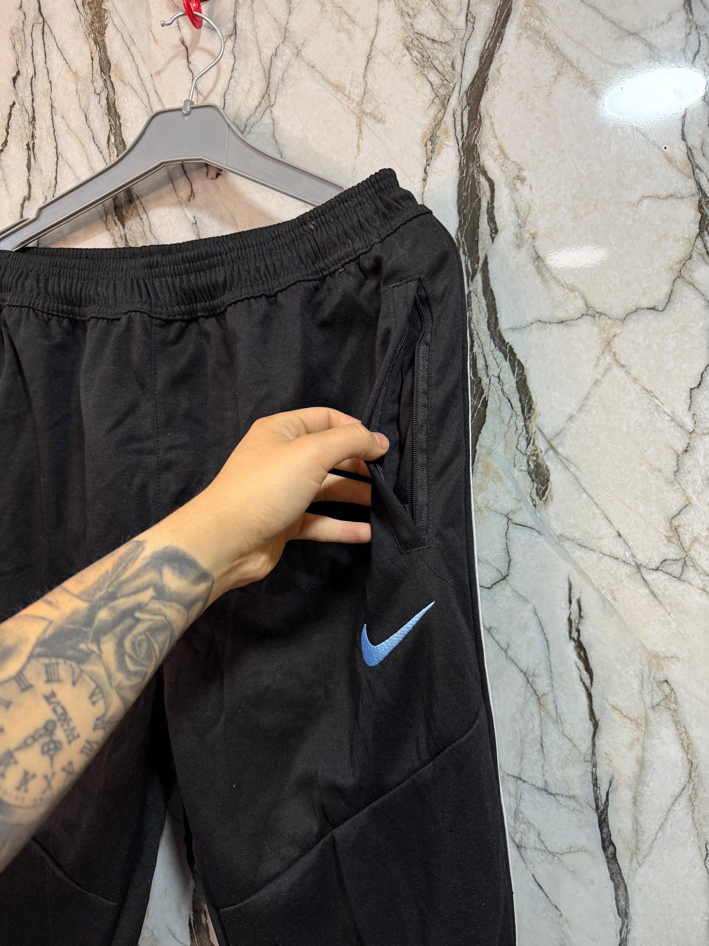 BUZO NIKE